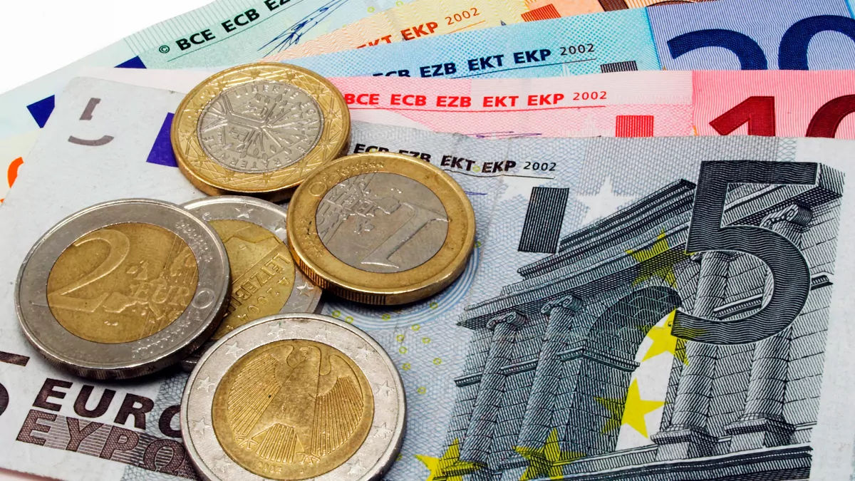 Dinero, monedas y billetes de euro